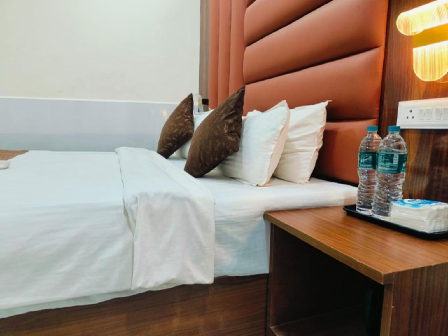 Hotel Small Daddy Plus กาลังกูติ ภายนอก รูปภาพ